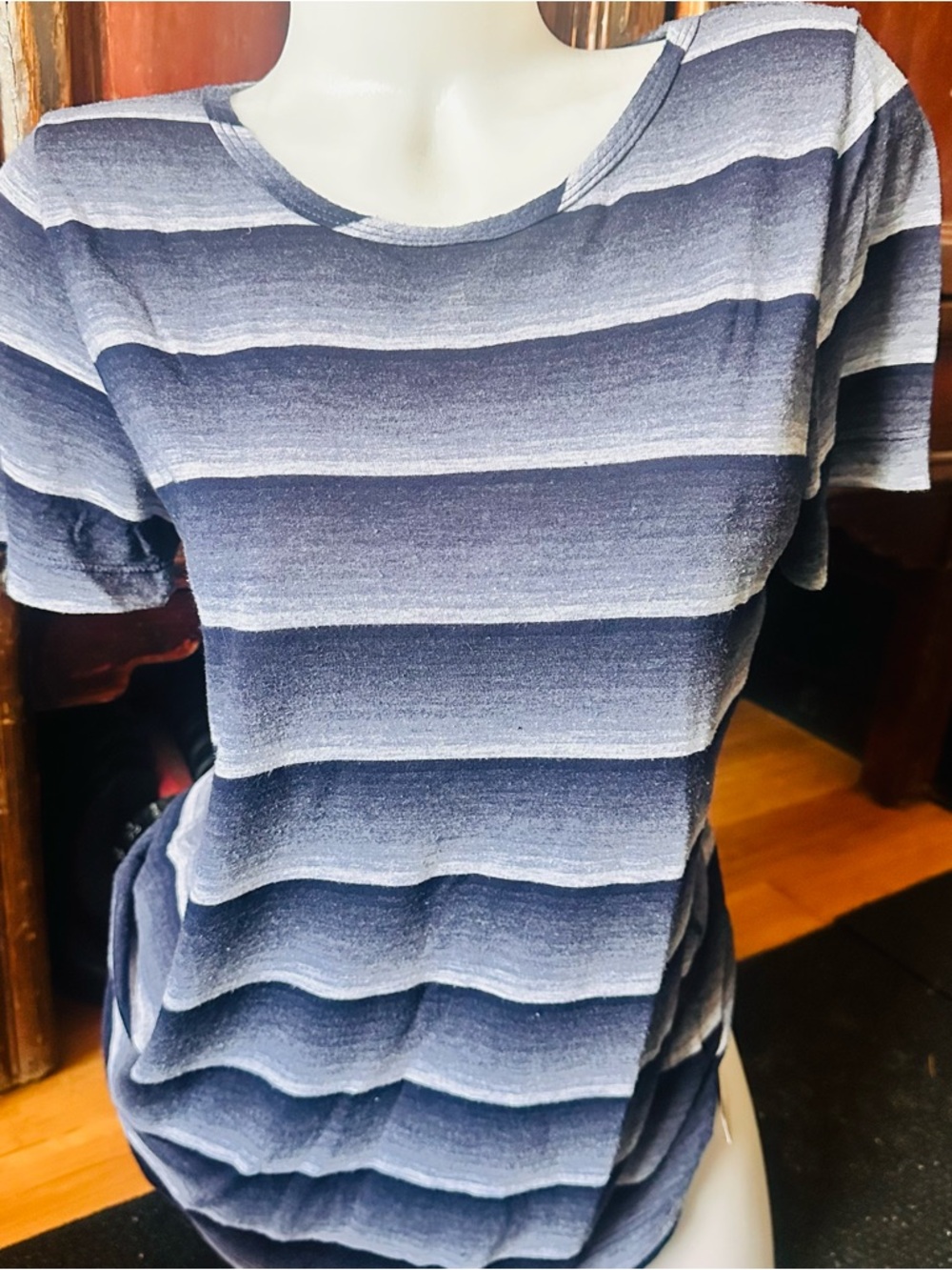 Hard Tail Short-Sleeve Crewneck Top - L Blue & White Stripes